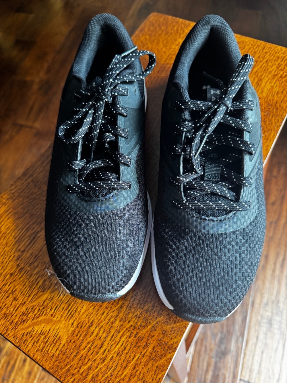 Under Armour Ladies Trainers Black NWT size 8.5
